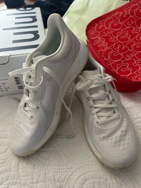 Lululemon White Athletic Sneakers - Clean Minimal Design, 8.5 med.